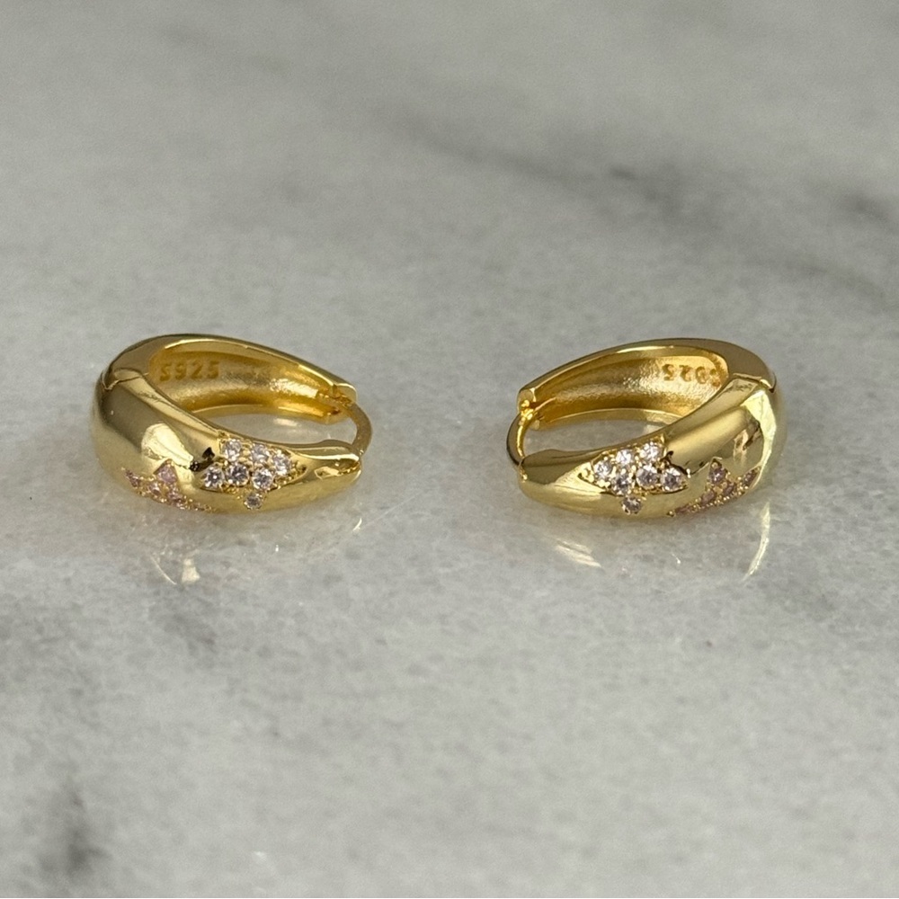 Gold Crystal Star Thick Hoop Earrings 

Brand New
